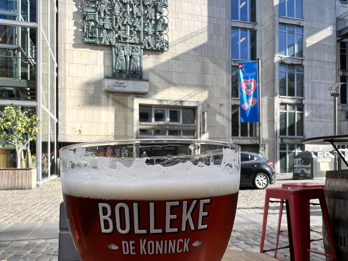 StudyBrewing's tweet image. Visited the waterfront shipping area of Antwerp. Home to the largest coffee warehouses in the world, I’m hoping to arrange a future visit and lecture for my Food Studies students.  Once back in the central part of Antwerp, had a beer at Oud Arsenaal, while the sun shone.