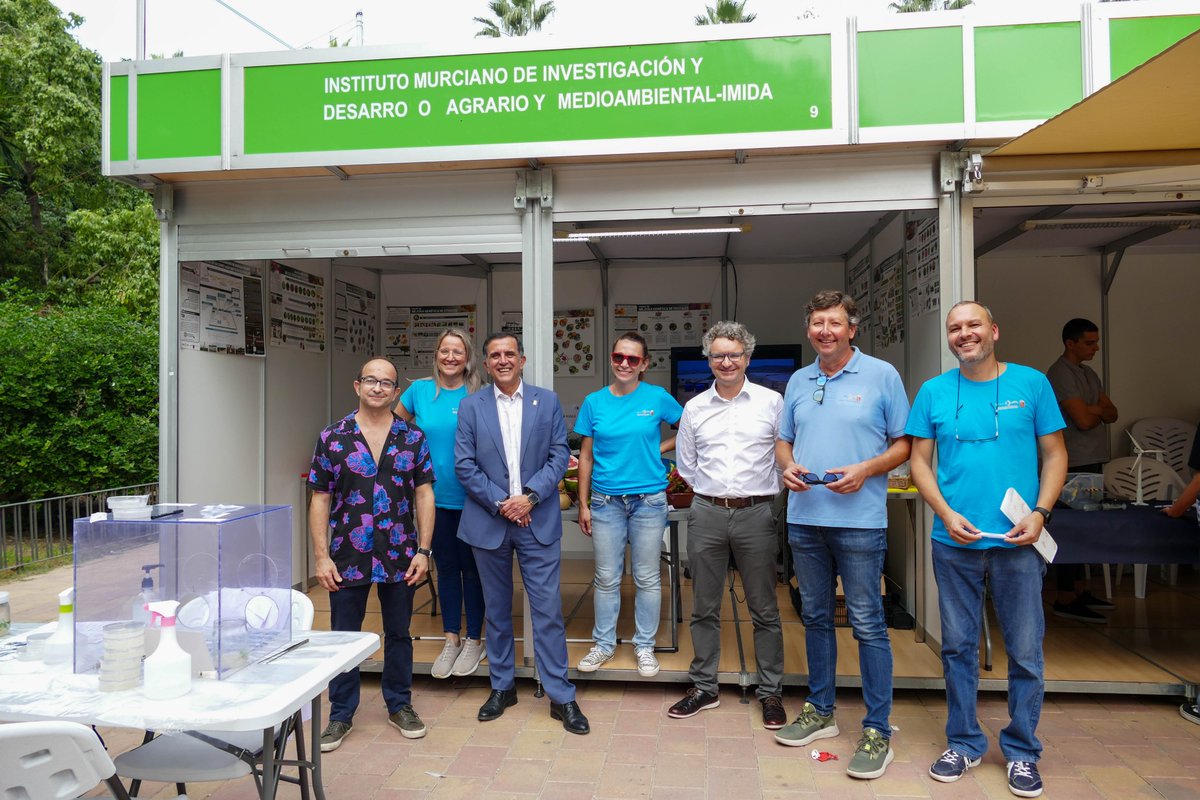 SerranoJAntonio's tweet photo. 🔬 Este fin de semana el Jardín Botánico del Malecón acoge la la Semana de la Ciencia y la Tecnología #SECYT22 de la @FundacionSeneca.

Un gran evento de divulgación científica en el que se pueden disfrutar de talleres, exposiciones o actividades🧪
 
📍No lo dudes y visítalo! https://t.co/Uegg6BiE50