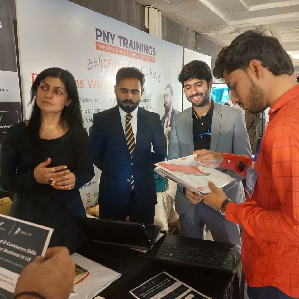 ecomprodotcom's tweet photo. Ecommerce Pro team, in collaboration with Trek Law teams, is available at CPC. Come and meet us at Skills Gala to be an Ecommerce Pro and set up your company in the US. #SkillsGala #ConnectedPakistan #EcommercePro https://t.co/51cEB9zFDe