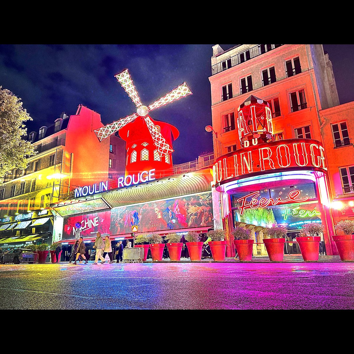 geneblalock's tweet photo. Tous ceux qui me connaissent ne devraient pas être surpris que ce soit l'un des meilleurs endroits sur ma liste… la fée verte appelle!
#moulinrouge #paris #france #greenfairy #cancan #absynthe https://t.co/oKfvJUy9Sb