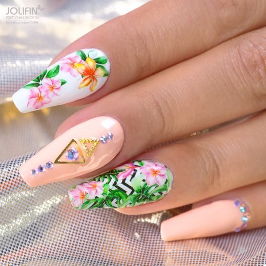 prettynailshop's tweet photo. Hier wurden die #orientalischen #Verzierungen mit schönen #Blüten eingerahmt. Wie gefällt Dir die Kombi? https://t.co/2AnVkjGnNh