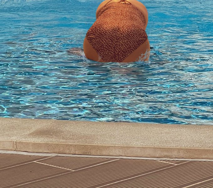 Early morning swim, wonder if anyone saw me 😳 #sissy #crossdresser https://t.co/Q1fQVfgDma<a href="/tag/sissy"class="tags"><span>#sissy</span></a><a href="/tag/crossdresser"class="tags"><span>#crossdresser</span></a>