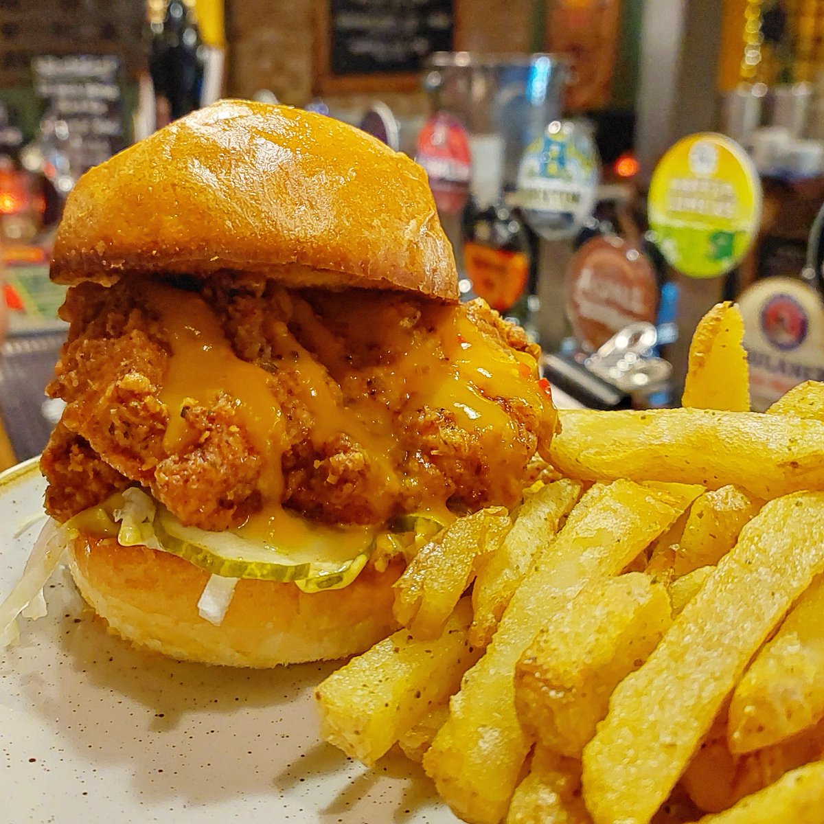 Inspiration for the weekend - my listings of the best food  pop-ups now open in London londonpopups.com/2022/10/pop-up… inc #FreeRangeJane - chicken &amp; buns serving Mon-Sat at <a href="/TheKingandCo/">The King & Co</a> in Clapham