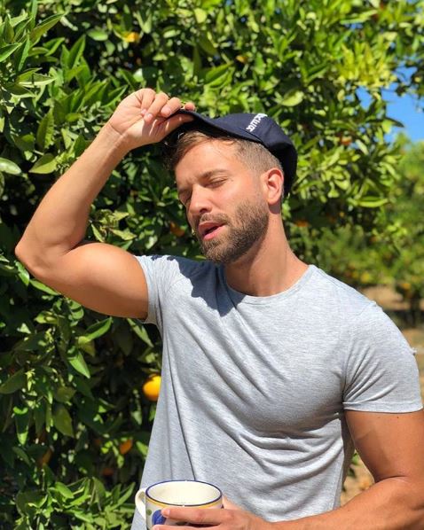PabloAFake's tweet photo. PABLO ALBORÁN. ✨

⿻ Español y malagueño
⿻ Gay versátil 
⿻ Alta experiencia en rol. 
⿻ Rol medio/extenso. 
⿻ El amor y la verdad como forma de vida💍
⿻ Más tramas y menos problemas. 

👀 +18 🔒❌

                        ↻ + ♡ = 📩

#FreeRol #GayRol #SpanishRol https://t.co/xogxjhBbPm