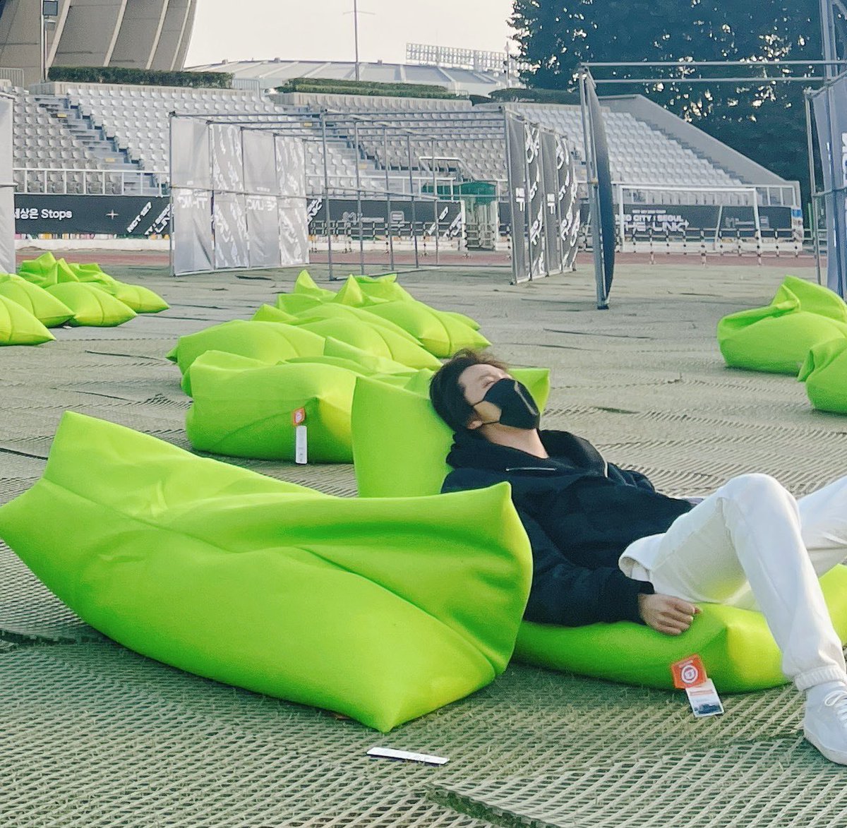 nctzenbase's tweet photo. 🫶 ini haechan kah? atau doyoung? jungwoo? https://t.co/eNWPt2NGRY