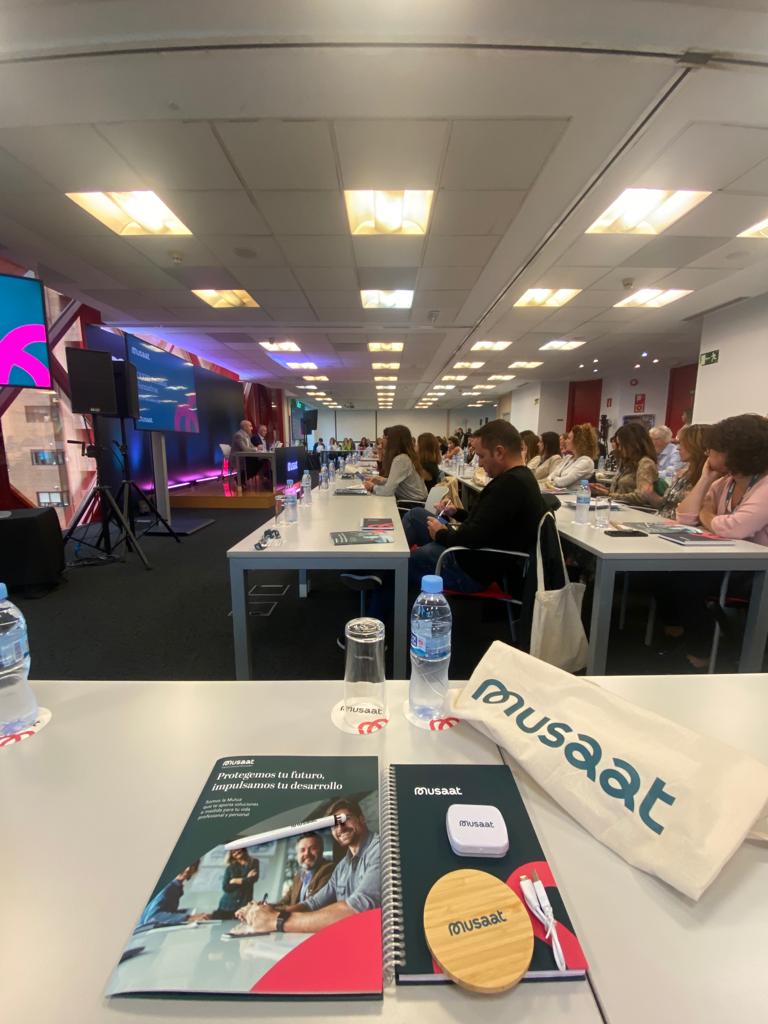 Coaatz's tweet photo. Parte del #EquipoCOAATZ está en las XXXIII Jornadas formativas de @Musaat_Seguros en Madrid analizando todas las novedades para el 2023 del seguro de #ResponsabilidadCivil para Profesionales de la #ArquitecturaTécnica https://t.co/k3HvErBPT8