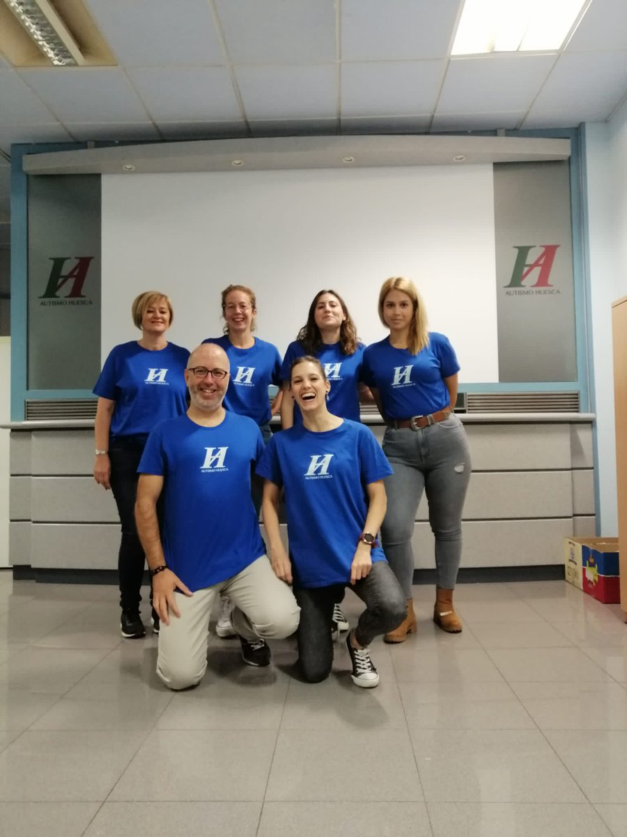 AutismoHuesca's tweet photo. ¡Así lucen nuestros trabajadores y voluntarios nuestra nueva camiseta! Nuestro equipo cuenta desde verano con esta nueva prenda para  sus sesiones y servicios. ¿Os gusta? A nosotros… ¡Nos encantan! 👏🏻 Gracias a la empresa Inmenta por crearlas y a Paula Berdiel por diseñarlas 😊 https://t.co/BlFy6Cq78K