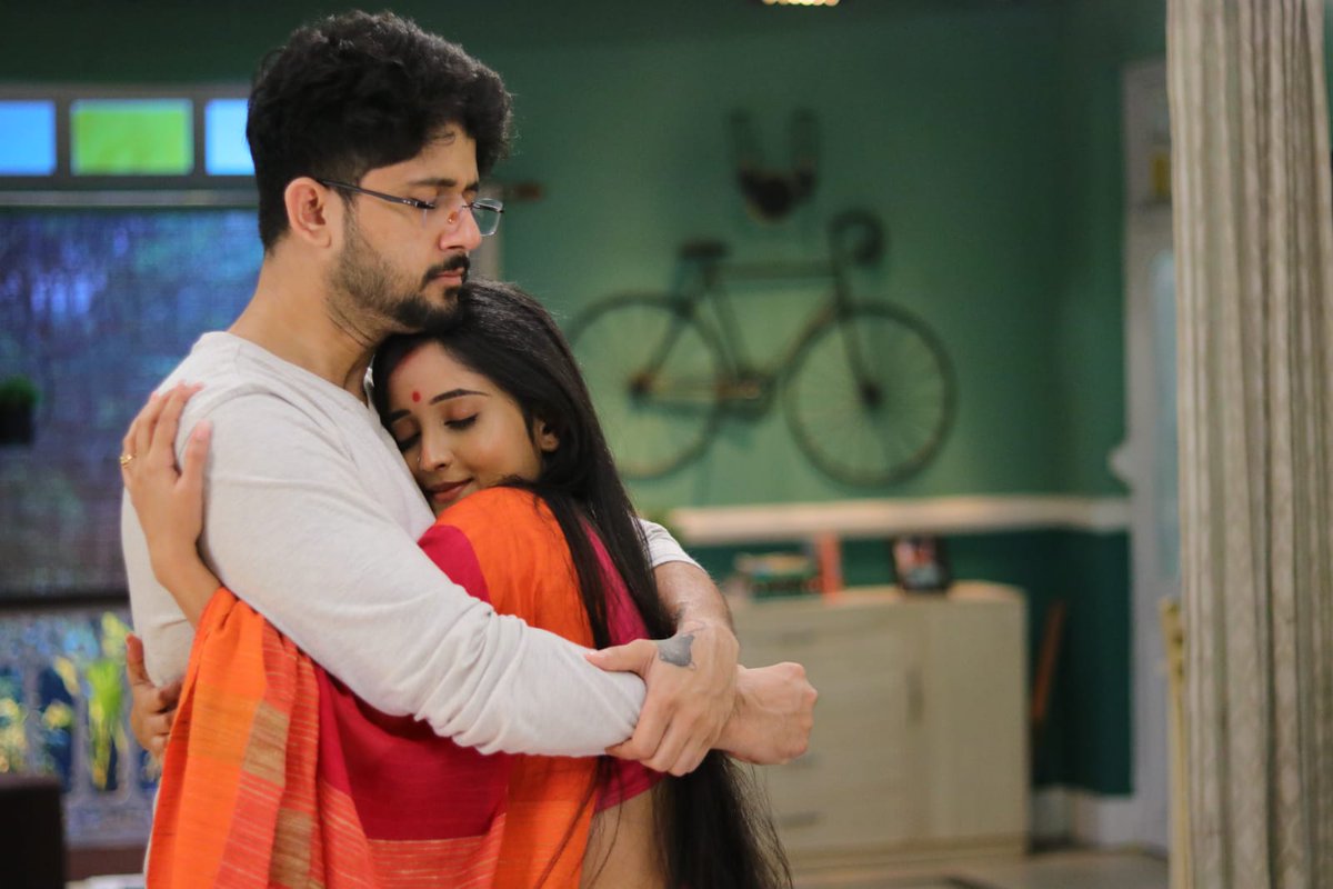 ZeeBanglaTv's tweet photo. সিদ্ধার্থ - মিঠাইয়ের রোমান্টিক মুহূর্ত!

"দেখুন #Mithai আজ @ 8.00pm শুধুমাত্র #ZeeBangla-র পর্দায়।" https://t.co/J74pJ9bDXw