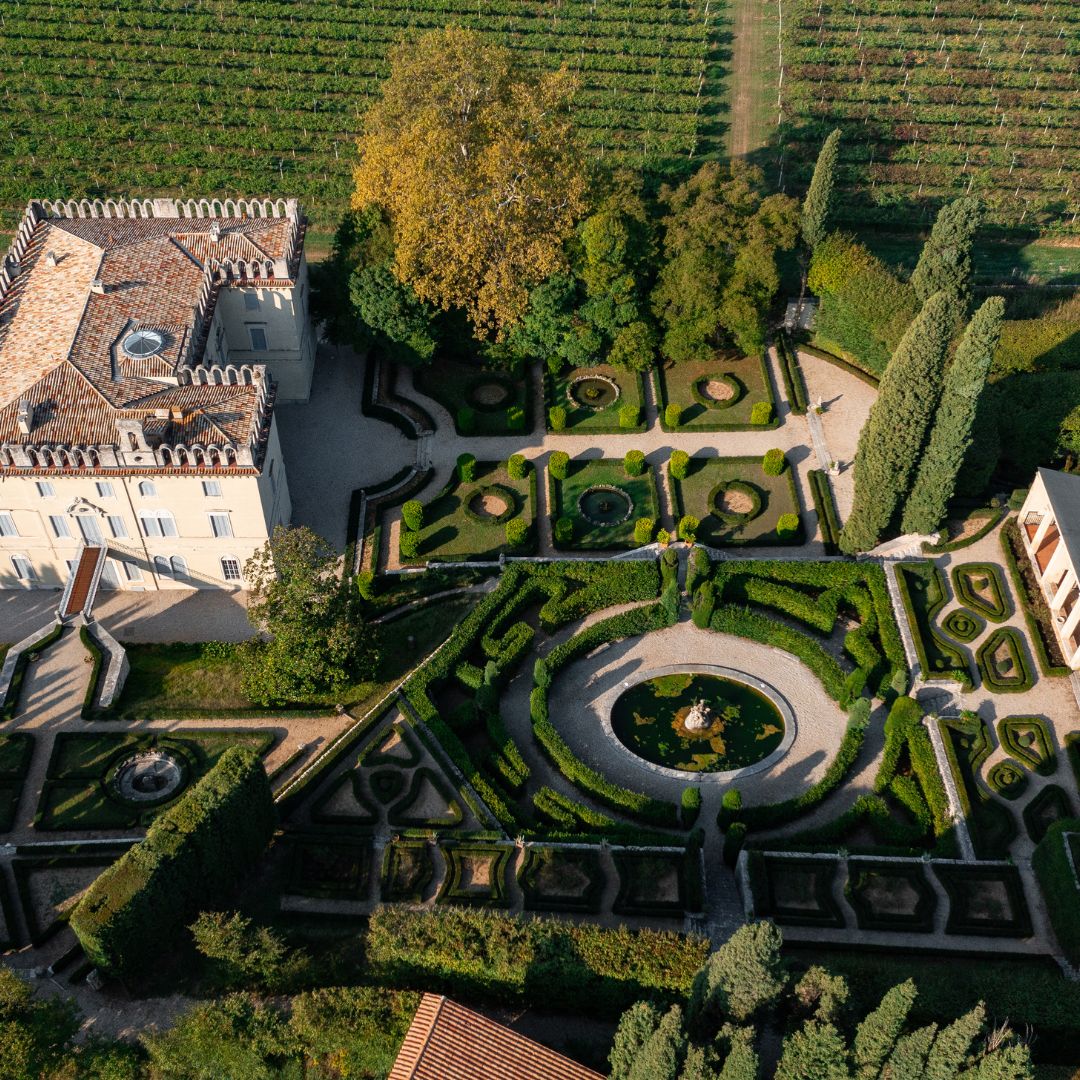 TurismoVeneto's tweet photo. Giornata delle 𝗩𝗶𝗹𝗹𝗲 𝗩𝗲𝗻𝗲𝘁𝗲 𝗔𝗽𝗲𝗿𝘁𝗲: oltre 70 esperienze esclusive e tantissimi eventi per vivere a pieno il fascino di beni architettonici unici al mondo

👉 22 e 23 Ottobre

👉 https://t.co/LuP2cuVMZG

#VisitVeneto https://t.co/unVLzFIgFD