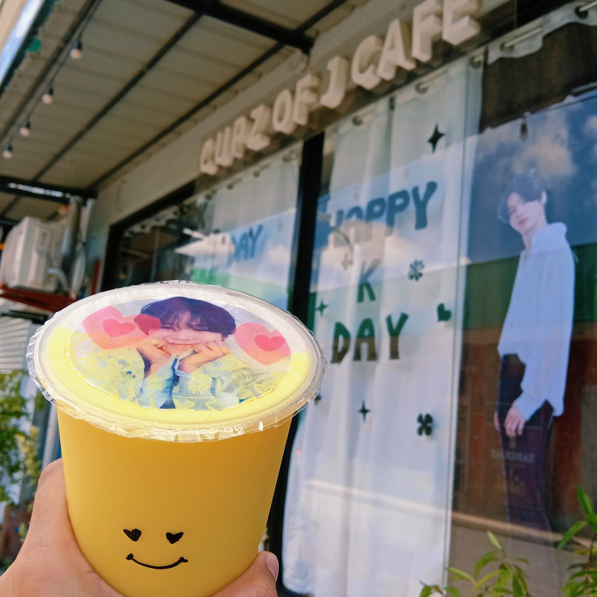 CupzofJCafe's tweet photo. ✨ 𝑪𝒉𝒂𝒓𝒊𝒔𝒎𝒂𝒕𝒊𝒄 𝑲 𝑫𝒂𝒚: 𝑨 𝑭𝒓𝒆𝒆 𝑪𝒖𝒑𝒔𝒍𝒆𝒆𝒗𝒆 𝑬𝒗𝒆𝒏𝒕 ✨
Konnichiwa Keiys and LUNÉ! 💚 
Join us as we celebrate K's 25th birthday! 
 @GlobalKEIYSforK @KeiysPhofc @andteamcebuph @AndTeamIloilo @Kritiks_shop @woonicobot @andTeam_DAVAO
#andTEAM
#andTEAM_K https://t.co/jhHqwja9n6