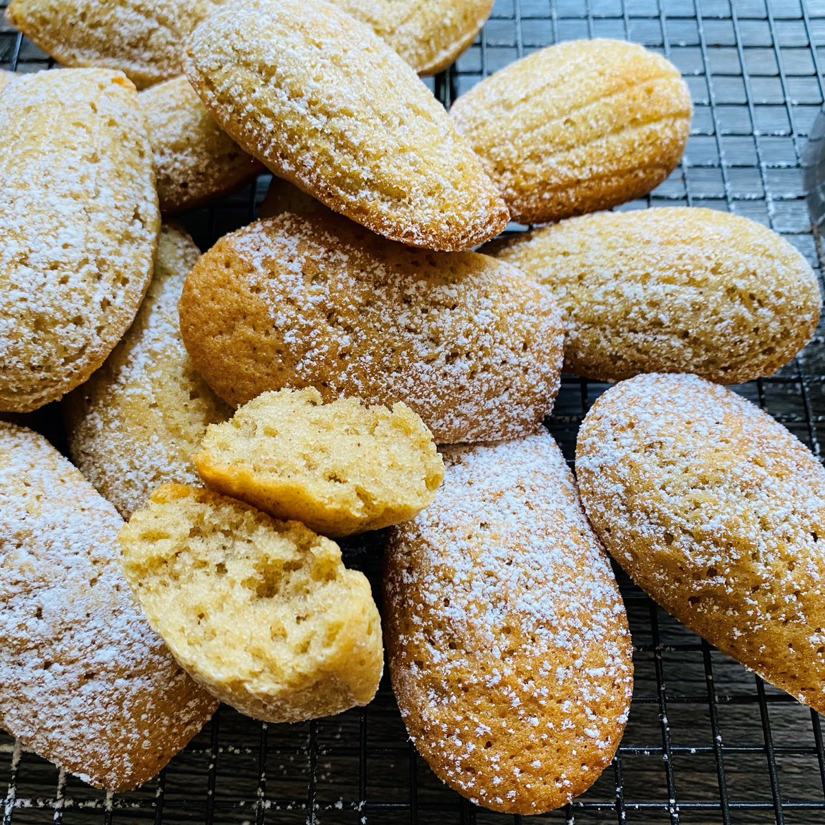 AccentCatering's tweet photo. At Accent, we like to put a little spin on things and tweak our recipes to keep them exciting and seasonal. Here we’ve taken a classic madeleine and made it the perfect fit for Autumn, with an added twist of ginger. 

#FreshFood #SchoolCatering #Food #madelines #recipe #baking https://t.co/plFhPgA33C