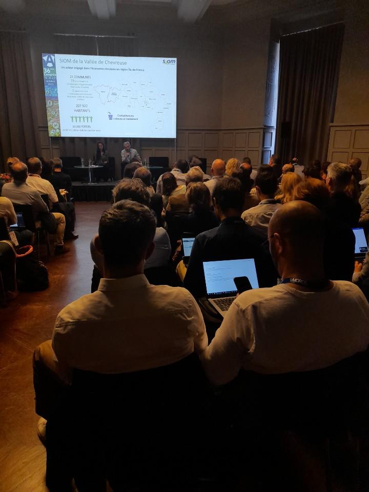 Au #CongrèsAMORCE pour partager aux #CollTerr partout en France le succès de notre déploiement de la collecte des bio-déchets, avec un temps d'avance sur l'obligation légale. Grâce à la valorisation en biogaz &amp; en engrais pour les agriculteurs, la transition écologique progresse!