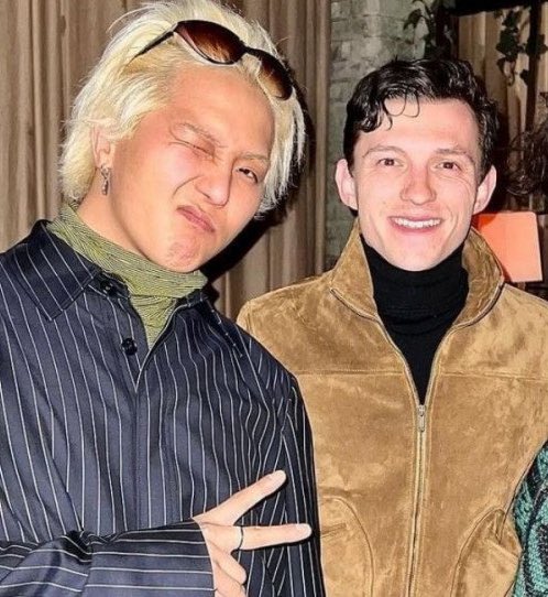 jekkibby2's tweet photo. mino calling tom holland his 거미동생 or “lil spider bro” 😭😂😂😂 he also said he has great manners. https://t.co/EqM6xLVT4o