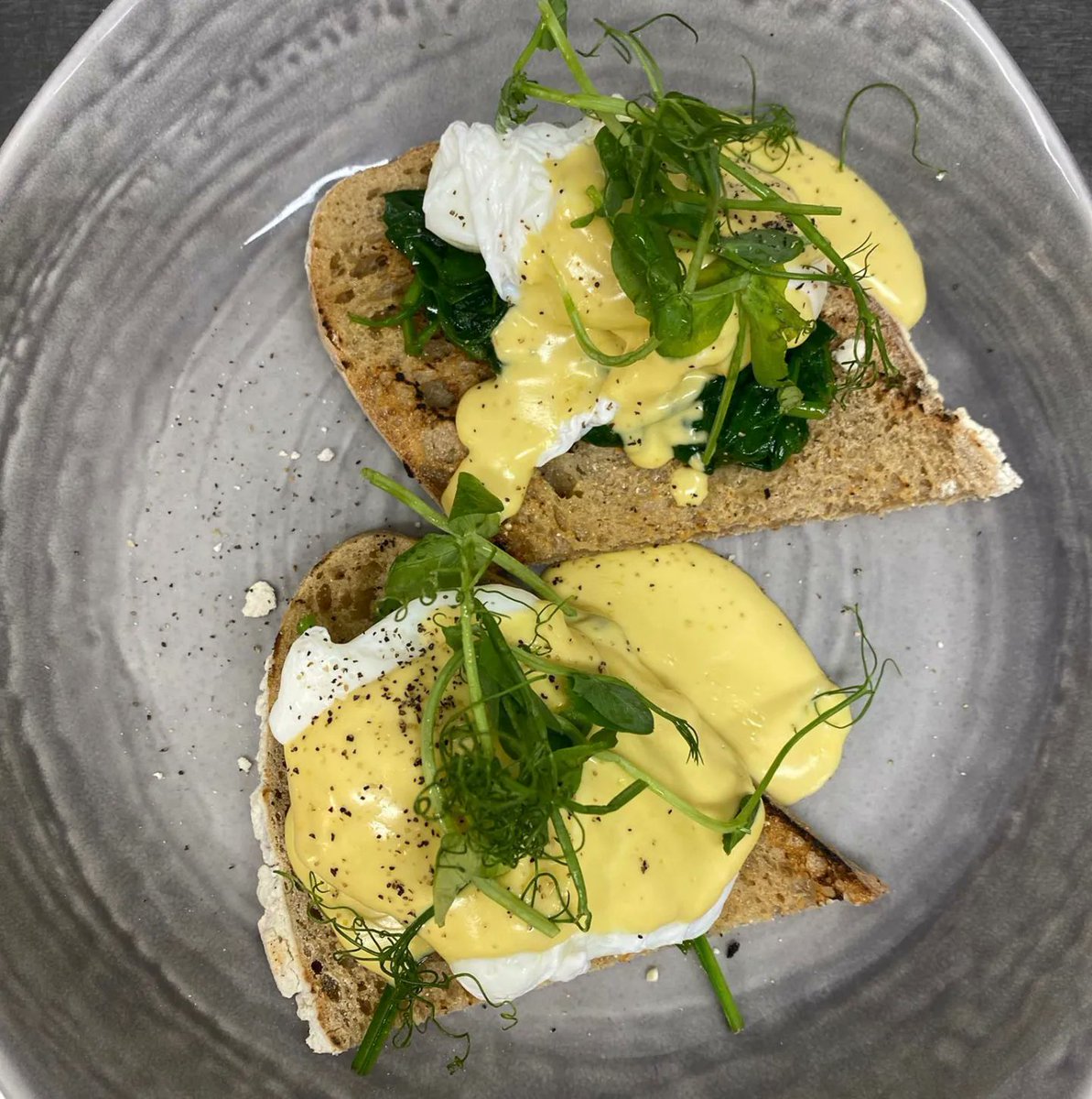 Lock_Keepers's tweet image. Take a break this weekend and let us sort breakfast for you! We've got a great selection of classic brunch options, including a cracking eggs florentine 😉