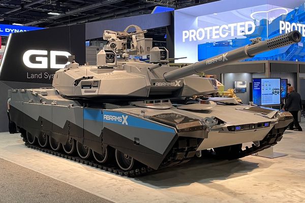 TRUFAULT's tweet photo. Dรณnde no consiguieron llegar los rusos con su T-14 #ARMATA por (obviamente) falta de fondos, los norteamericanos de la mano del #ABRAMSX y la General Dynamics, parece que sรญ lo han conseguido.
๐บ๐ฒ
@GDELS_Official #Thanks #Abrams #20Octubre #Tank #Tanka #tanktop #TankTalks #TankMen https://t.co/D5xHl6l7BO
