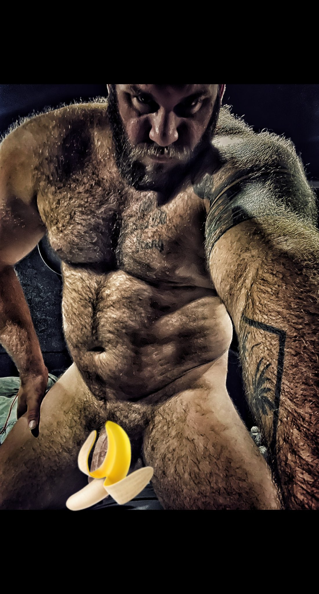 1 pic. Retweet if you’d like to peel back my banana ?? https://t.co/i8ziErwg4l

#gaybeardedmen #gaybearded