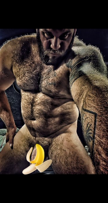 1 pic. Retweet if you’d like to peel back my banana ?? https://t.co/i8ziErwg4l

#gaybeardedmen #gaybearded