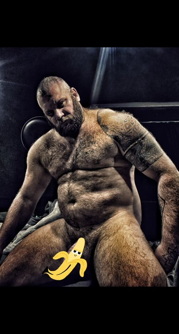 2 pic. Retweet if you’d like to peel back my banana 🍌😈 https://t.co/i8ziErwg4l

#gaybeardedmen #gaybearded