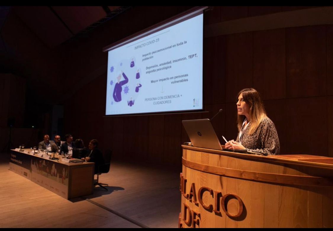Raquel Santelesforo, psicóloga en el <a href="/CRE_Alzheimer/">CRE Alzheimer</a>,  también intervino ayer en el <a href="/CongresoEyS/">Congreso Envejecimiento y Salud</a> con una comunicación sobre el impacto sociosanitario de la pandemia por #COVID-19 en personas con #demencia y sus familias.

#congresoenvejecimientoysalud #alzheimer #crealzheimer