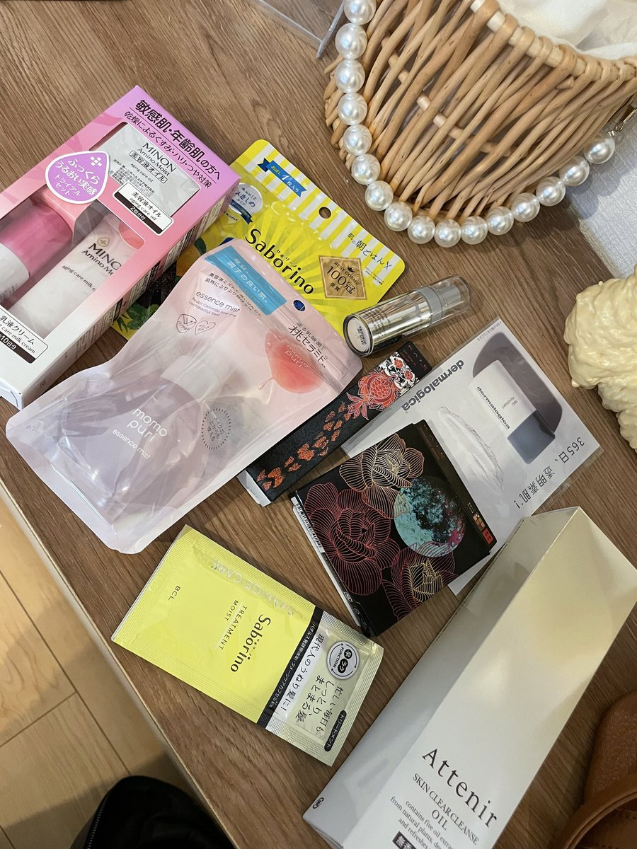 Kuualoha_s's tweet photo. 今月のRAXYBeautyBoxの中身！KATEのコスメ入ってるー！嬉しいぃいい！ https://t.co/YVciPXQErf