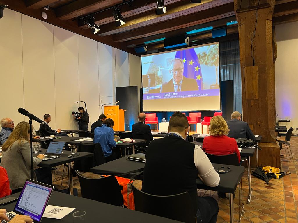 CESIunions's tweet photo. ❗️Ensuring decent working conditions during and after the digital transition❗️
Joost Korte @JoostKorte, Director General for #Employment, Social Affairs and Inclusion at the @EU_Commission
#DiWork #DigitalTransition #PublicServices https://t.co/sAgzvfZU0h