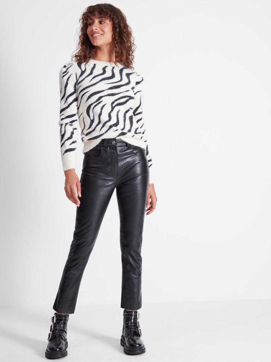 Get 25% off our leather trousers! Crafted in a timeless slim leg fit, our premium leather trousers are a wardrobe staple guaranteed to elevate your everyday look. 

Shop now for 25% off our full collection: bit.ly/3MPD3fW