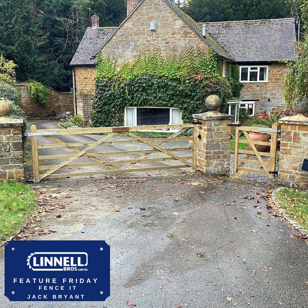Today's #featurefriday is from Fence It for these countryside gates made by us here @linnellbros smart job and very fitting to the property 👌 #fridaymorning #custommade #customersatisfaction linnellbros.co.uk #renovationnation