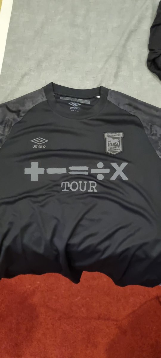 ksnewberry's tweet photo. Shirt packed, ready to go. Time to get on a train and travel to #PackOutPR big game tonight!! Going to be electric! @ItfcWales #itfc #COYB ๐ตโช๏ธโซ๏ธ https://t.co/rArpKmV9VE