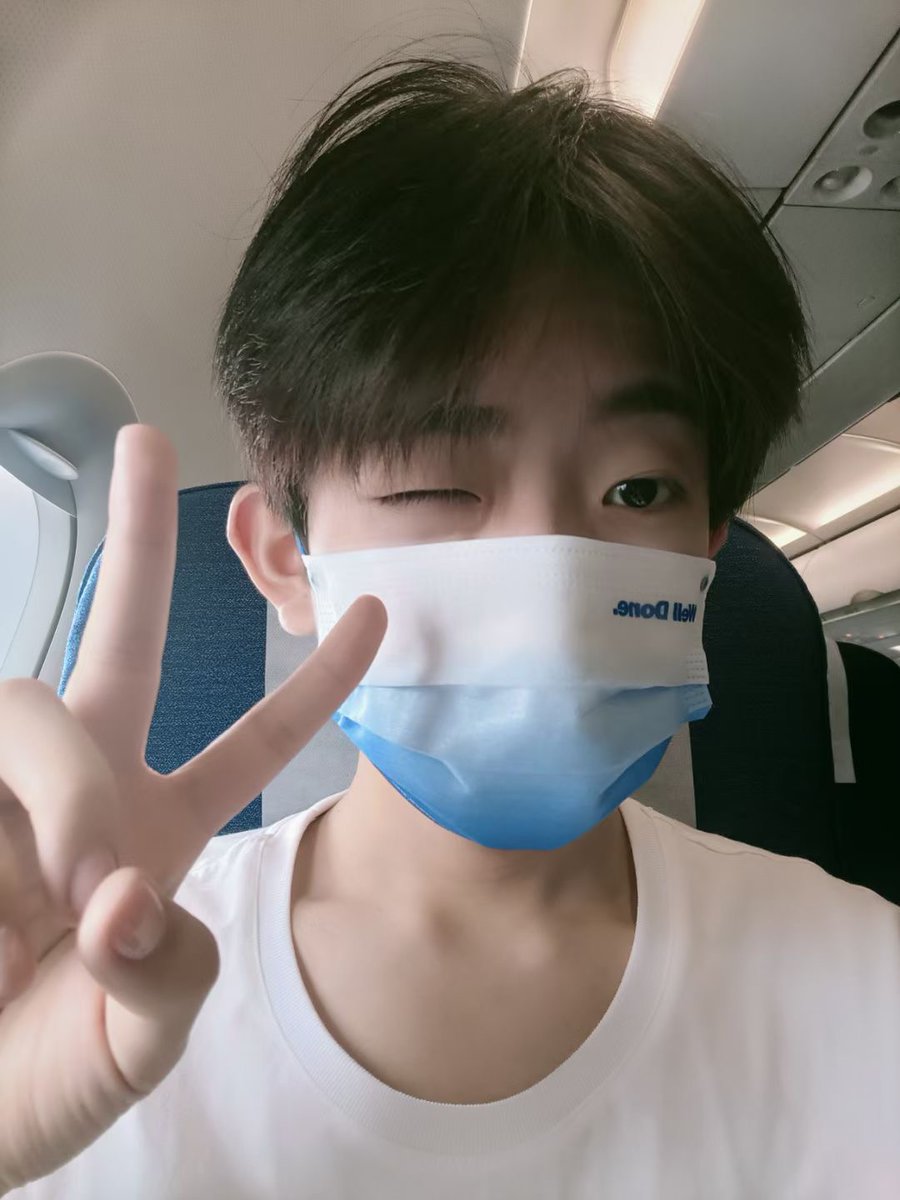 MuChenS_Bangkok's tweet photo. 你中学生爹发起脾气来，一脚也能把你逼头干爆😏(08弟弟，春假期间会有作品上线) https://t.co/kLBMdRZSfQ