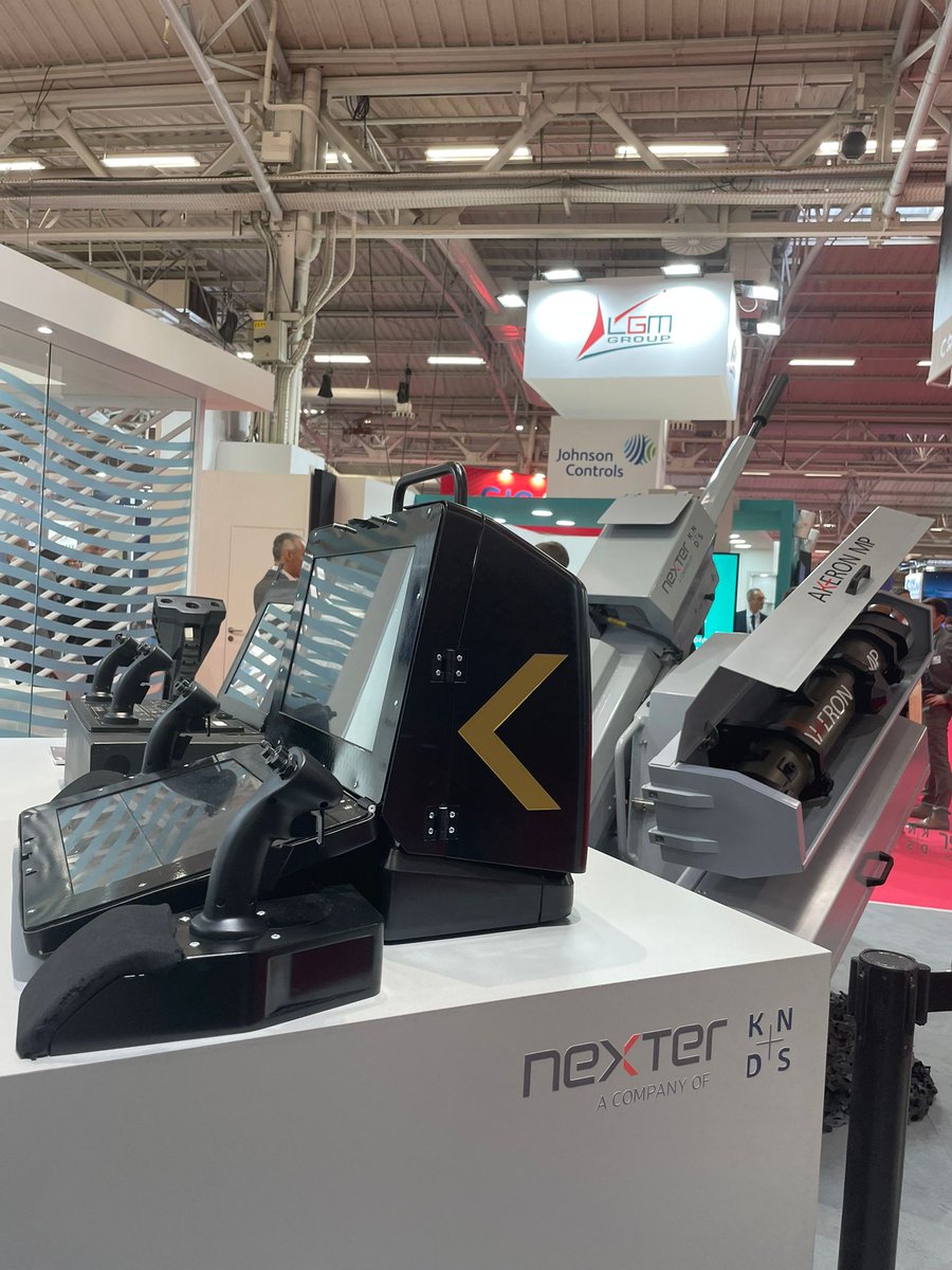 KNDS_France's tweet photo. #Euronaval2022 : Notre simulateur portable et compact #ETTOP est présenté sur notre stand. Développé pour l’entrainement individualisé des servants du #NARWAHL, il est déployable dans les unités opérationnelles et pour la formation. #Simulation #Training. https://t.co/wgeObkrcPC