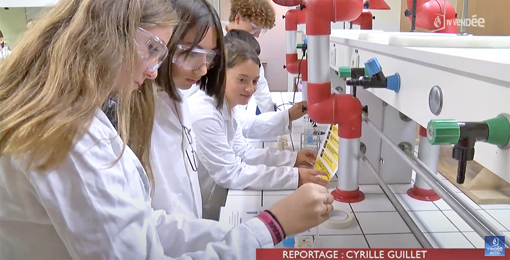 Dans le cadre de la fête de la Science 2022, les élèves en BAC Sciences et Technologies de Laboratoire Biotechnologie (STLB) au <a href="/LyceeNDFontenay/">LYCEE NOTRE DAME</a> ont conçu un escape game « Save Emilie ! » - Reportage de <a href="/TVVendee/">TV Vendée</a> > cutt.ly/yB3SFn7  #ec85 #vendée