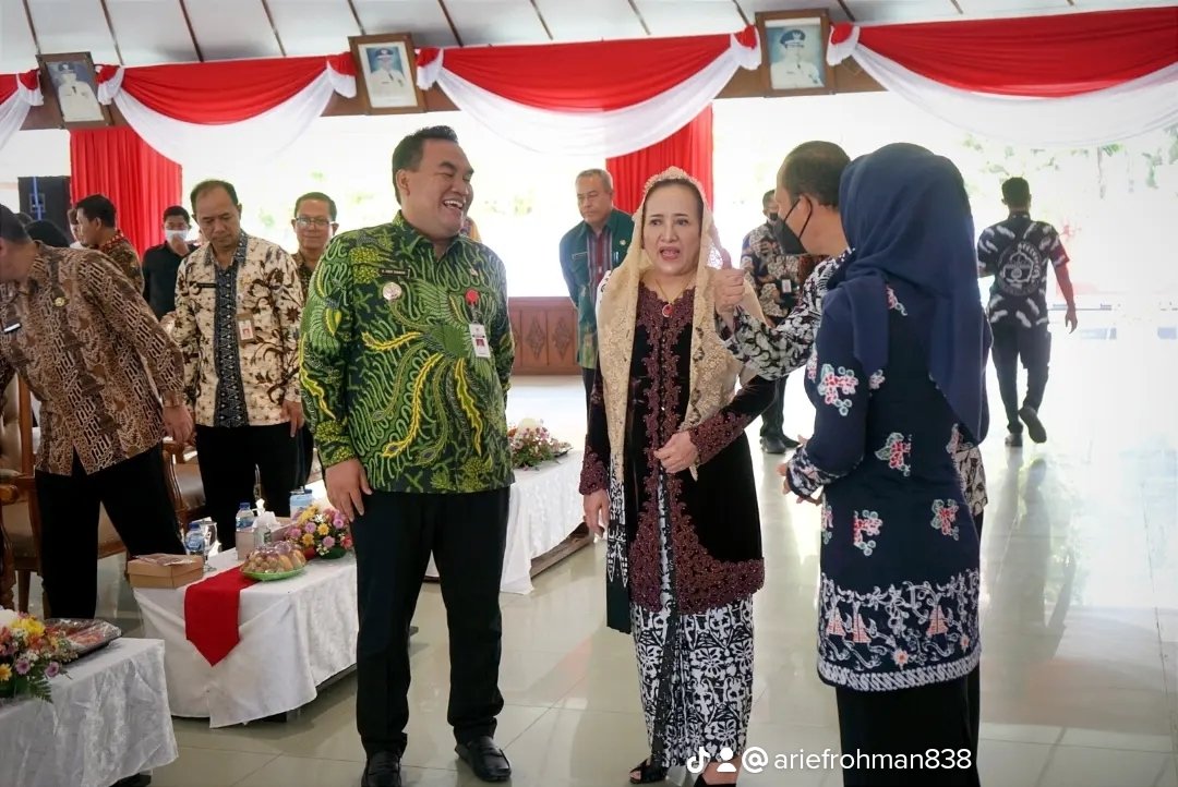 AriefRohman_838's tweet photo. Maturnuwun Ibu Bupati Bojonegoro Dr. Hj. Anna Muawanah, DPRD Bojonegoro dan jajaran Pemkab Bojonegoro. Tahun ini Blora menerima bantuan keuangan (bankeu) Rp 34 miliar untuk membangun kawasan perbatasan Bojonegoro - Blora. Selengkapnya klik - https://t.co/StkPsvh2qc https://t.co/TyhbXSuRp2