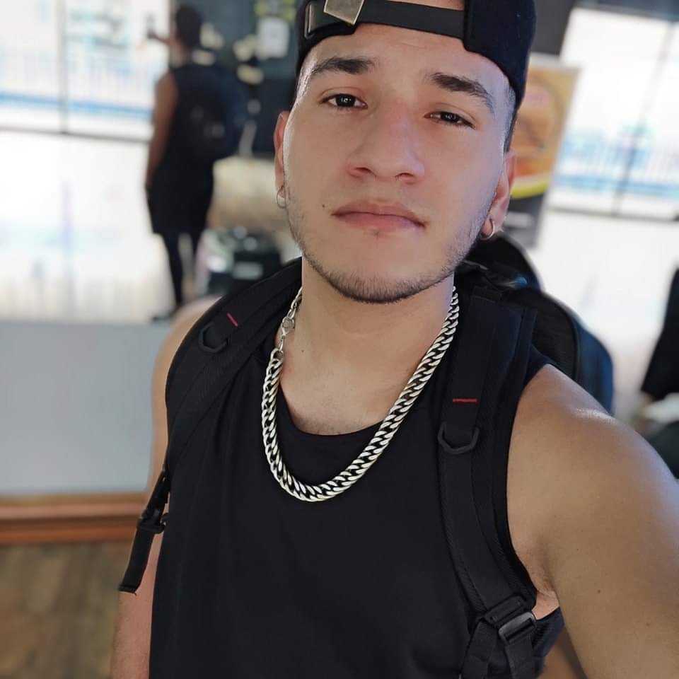 JeanCarlosGale8's tweet photo. A new day 🎉💯🦂 #jcgaleas #selfie #galeas #honduras https://t.co/J0Y87l7j1Q
