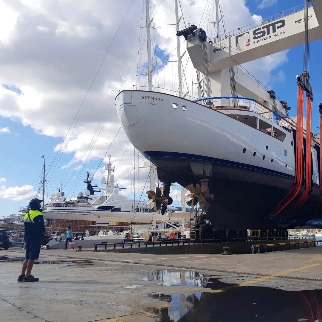 STP_palma's tweet photo. Our travelift team hoisted again one of the heaviest yachts our travel can haul out, with 905 tons. Great job!
#stpshipyardpalma #stpshipyard #stppalma #refitandrepair #yachtrefit #palmarefit #boatrefit #yachtlife #sealovers #palmademallorca https://t.co/aXvHmRUO63