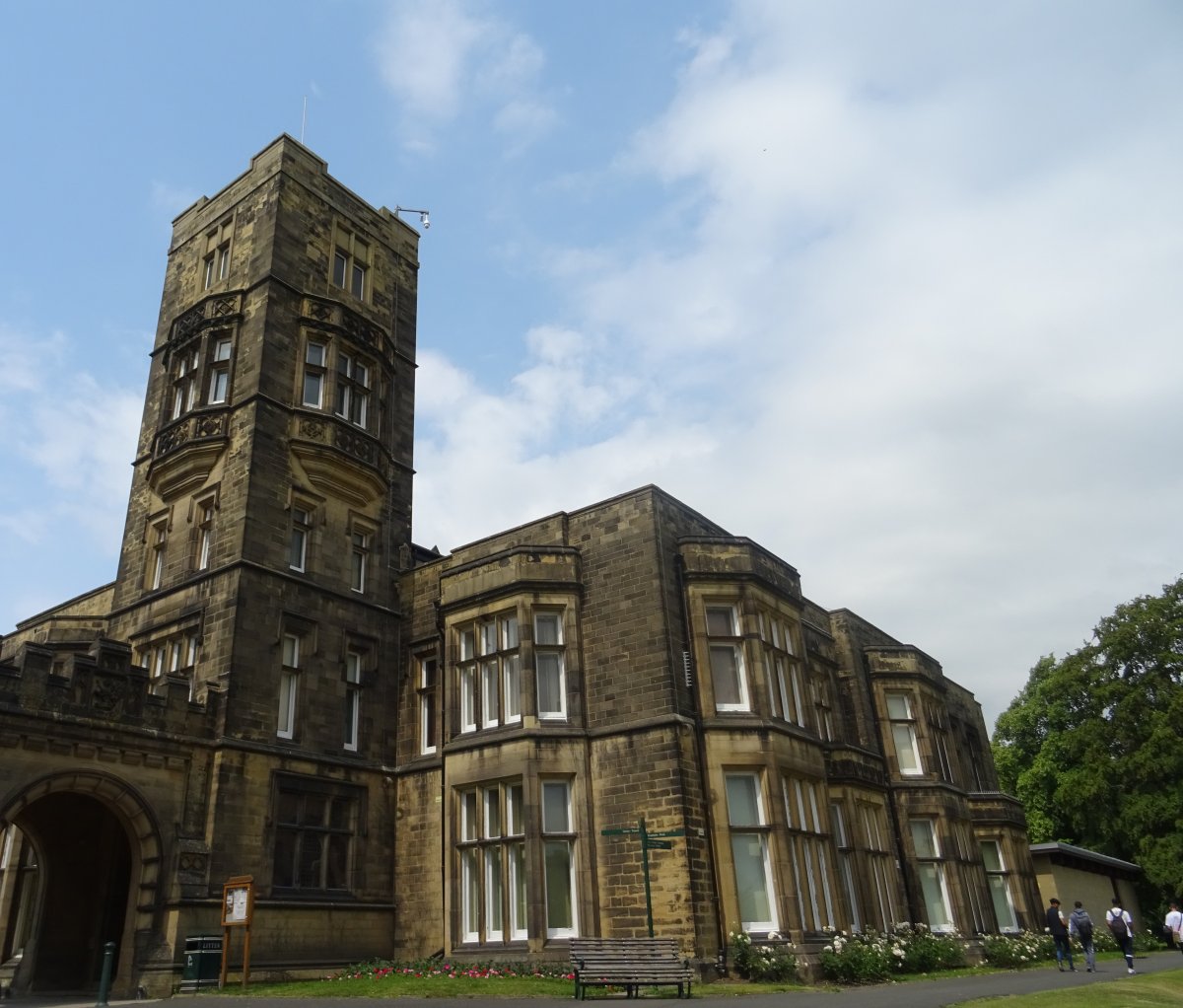 Head to Cliffe Castle in #Keighley on Sunday, 23rd October to hear the autumn season of concerts, featuring the fantastic Bradford Accordion Band. See a different group perform there every month. bit.ly/3yBZ9wD #VisitBradford #OIMM