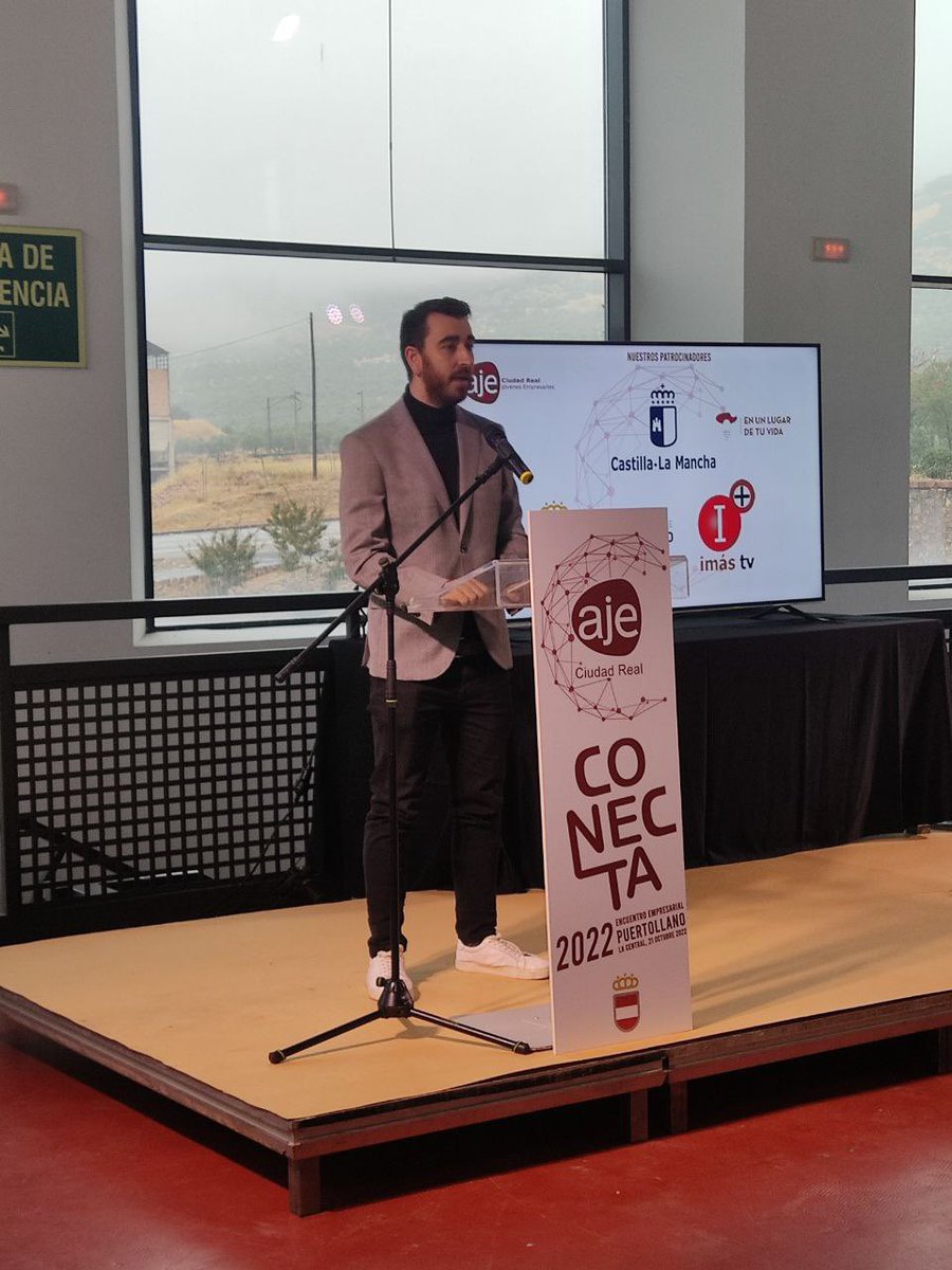 SergioGMoreno's tweet photo. Presentando el proyecto @LlamasPro en #Conecta2022 de @AJECiudadReal. https://t.co/cNdHYGuLwP