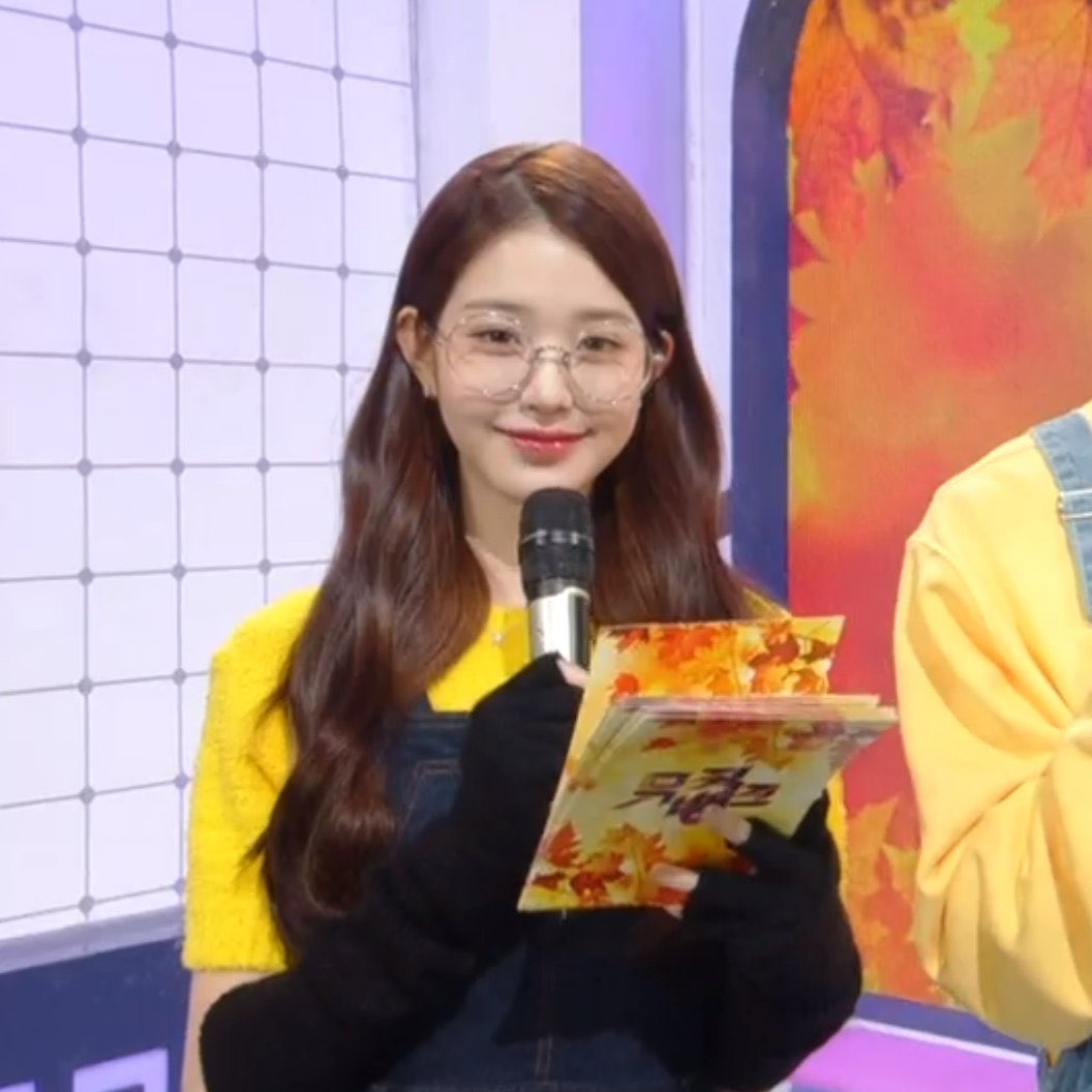 ivepics_'s tweet photo. Wonyoung on Music Bank Today! 

HAPPY MC WONYOUNG
#IVE #JANGWONYOUNG #AfterLIKE https://t.co/BKIZ8mi6rN