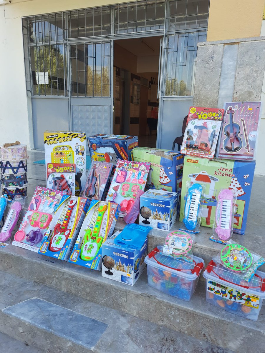 Okulumuz anasınıfı öğrencilerinin kullanımı icin beceri temelli oyuncaklar tedarik ettik. Okul müdürümüz sayın Mehmet Çetin "Okulumuz fiziki altyapı ve ders arac gereçleri bakımından önemli bir atılım yapmaktadır "dedi.<a href="/AdemKoca46/">Adem Koca</a> <a href="/MersinMEM/">Mersin İl Millî Eğitim Müdürlüğü</a> @harungergin <a href="/mut_mem/">Mut İlçe MEM</a> <a href="/ibrahim_oguz/">İbrahim OĞUZ</a>