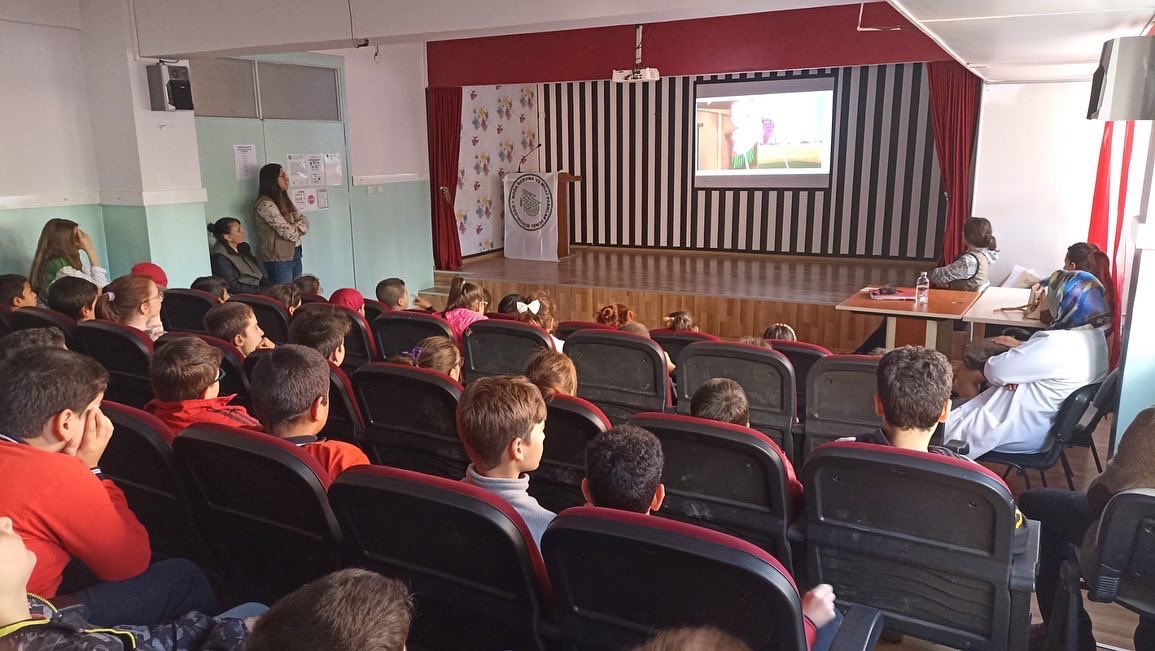 termalimamhatip's tweet photo. Okulumuzda doğa koruma ve milli parklar genel müdürlüğü tarafından bio çeşitlilik ve doğa koruma ile ilgili seminer düzenlendi https://t.co/p55mtnWP6p