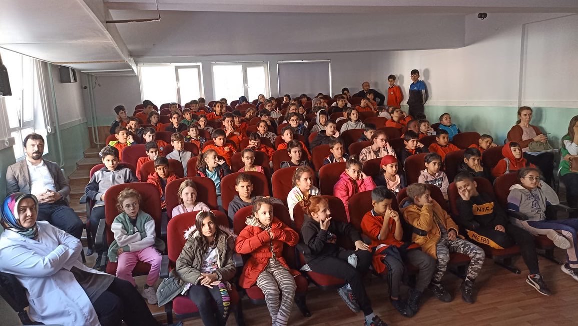 termalimamhatip's tweet photo. Okulumuzda doğa koruma ve milli parklar genel müdürlüğü tarafından bio çeşitlilik ve doğa koruma ile ilgili seminer düzenlendi https://t.co/p55mtnWP6p