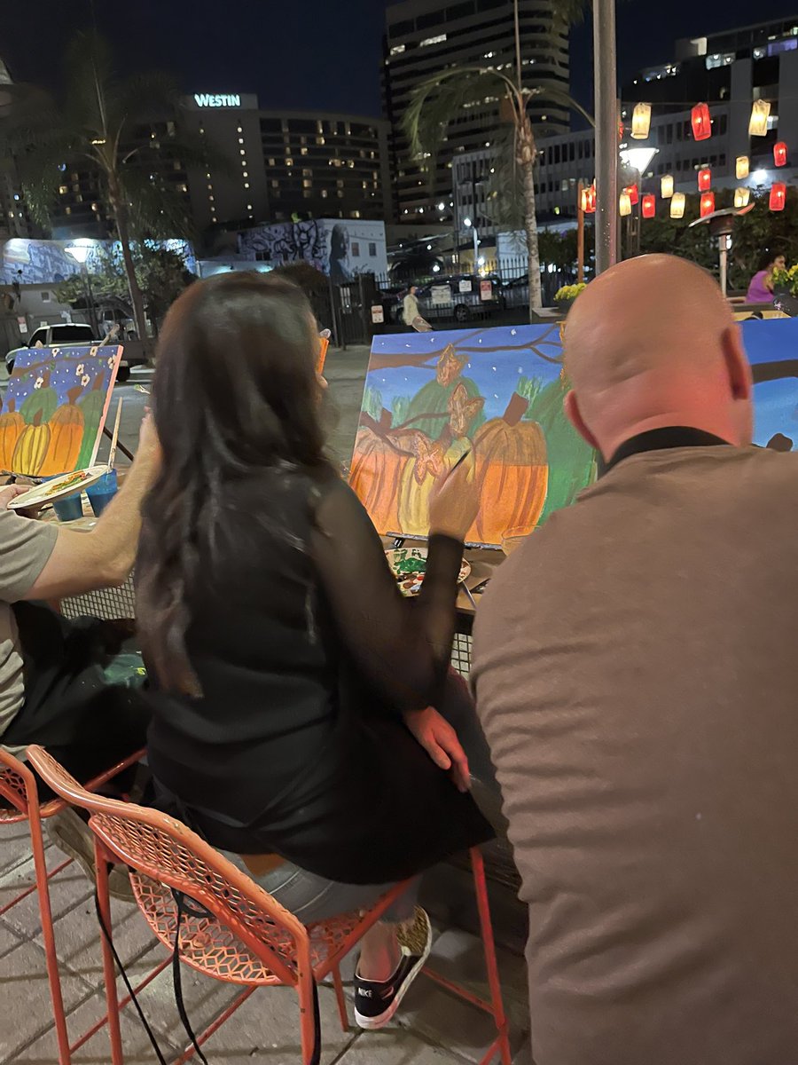 EnlightenedAunt's tweet photo. #PaintNightWithTam
#BrushstrokesAndBeverages https://t.co/2IBpxPN6qY