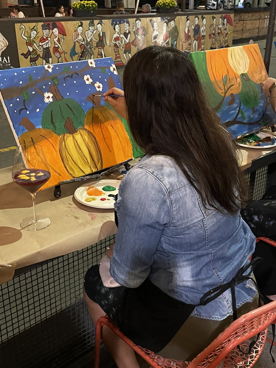 EnlightenedAunt's tweet photo. #PaintNightWithTam
#BrushstrokesAndBeverages https://t.co/2IBpxPN6qY