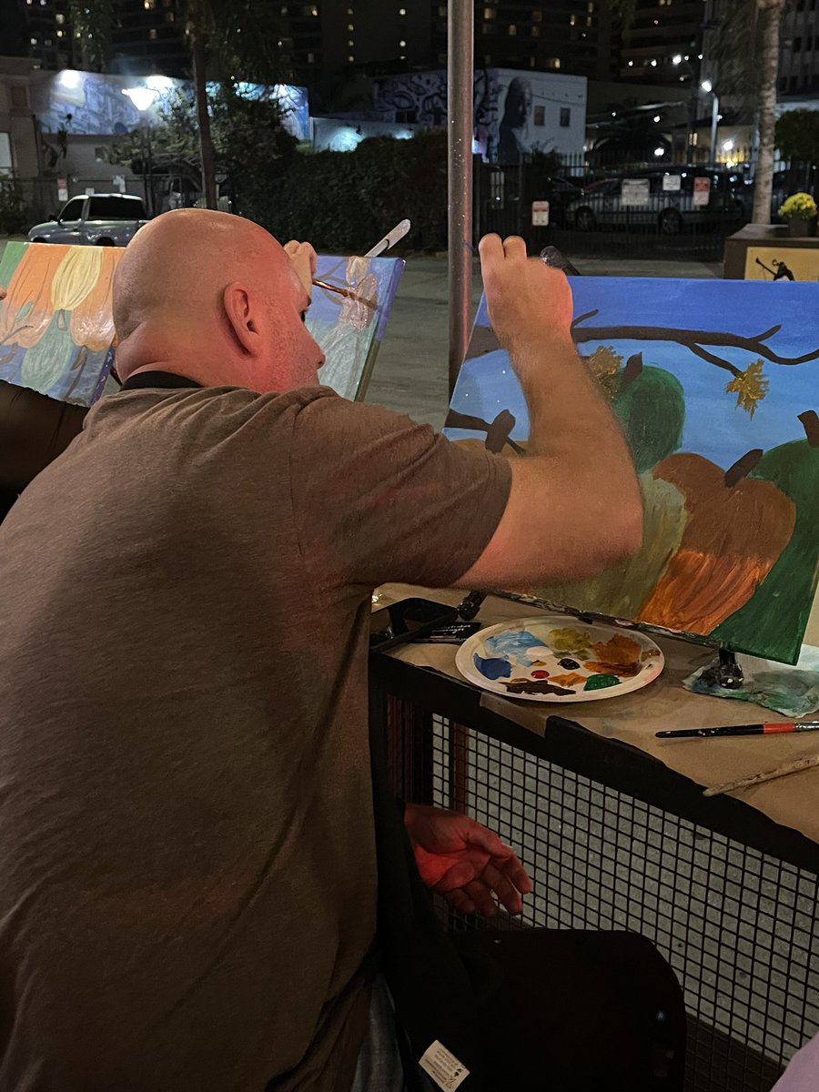 EnlightenedAunt's tweet photo. Had an awesome class tonight at @DistrictWine. The guys were super focused! We love to see it!!
#PaintNightWithTam
#BrushstrokesAndBeverages https://t.co/e3TAkBG2NU