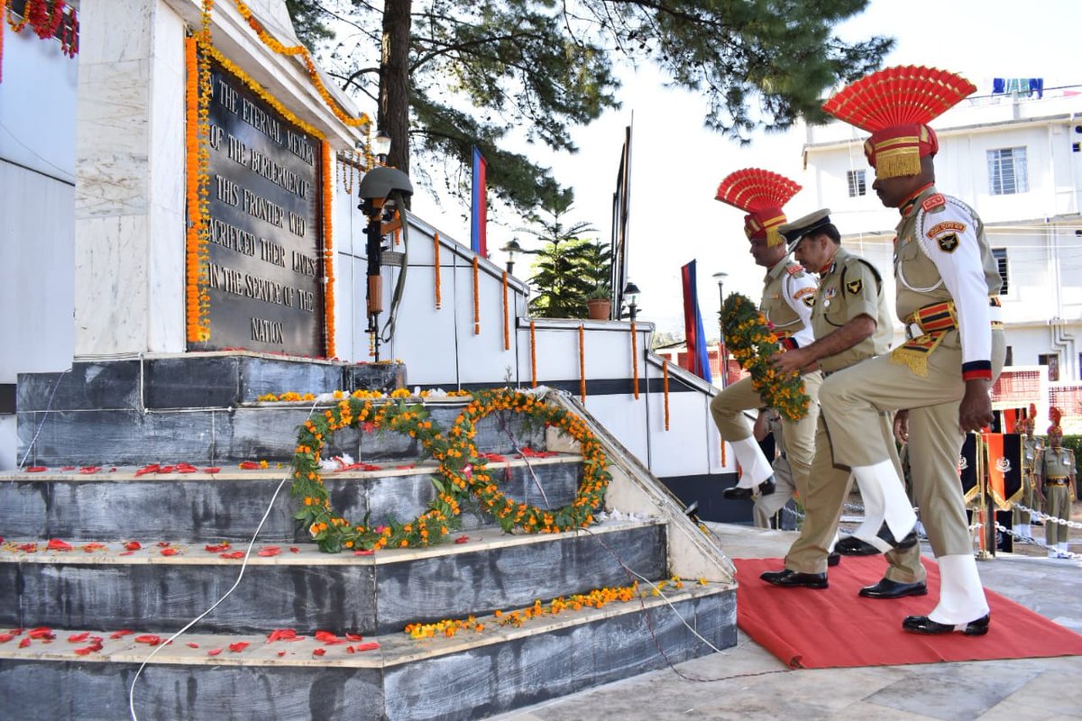 BSF_Meghalaya's tweet photo. On 𝐏𝐨𝐥𝐢𝐜𝐞 𝐂𝐨𝐦𝐦𝐞𝐦𝐨𝐫𝐚𝐭𝐢𝐨𝐧 𝐃𝐚𝐲-𝟐𝟎𝟐𝟐, Sh. Inderjit Singh Rana, IG BSF Meghalaya along with all ranks paid tribute to the Brave Souls who made supreme sacrifices in the line of duty serving Motherland.

#PoliceCommemorationDay2022 
#JaiHind https://t.co/MoFyRSWWcZ