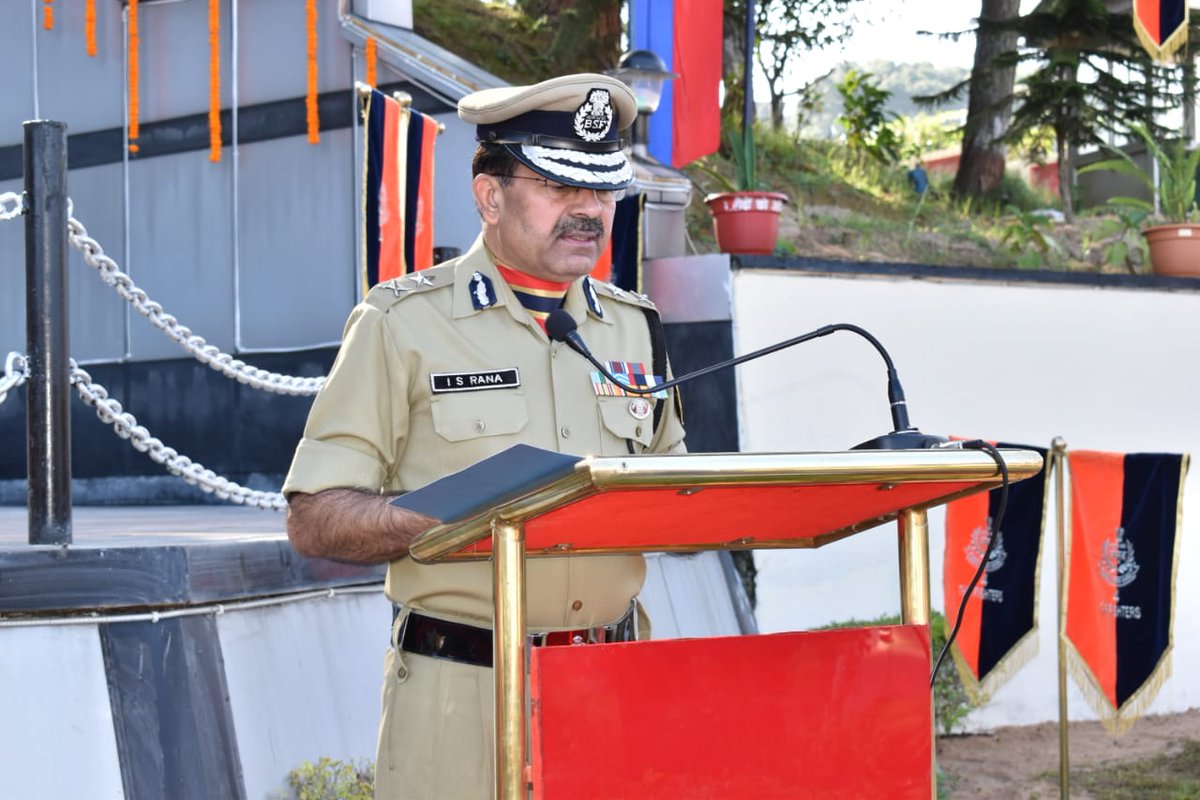 On 𝐏𝐨𝐥𝐢𝐜𝐞 𝐂𝐨𝐦𝐦𝐞𝐦𝐨𝐫𝐚𝐭𝐢𝐨𝐧 𝐃𝐚𝐲-𝟐𝟎𝟐𝟐, Sh. Inderjit Singh Rana, IG BSF Meghalaya along with all ranks paid tribute to the Brave Souls who made supreme sacrifices in the line of duty serving Motherland.

#PoliceCommemorationDay2022 
#JaiHind