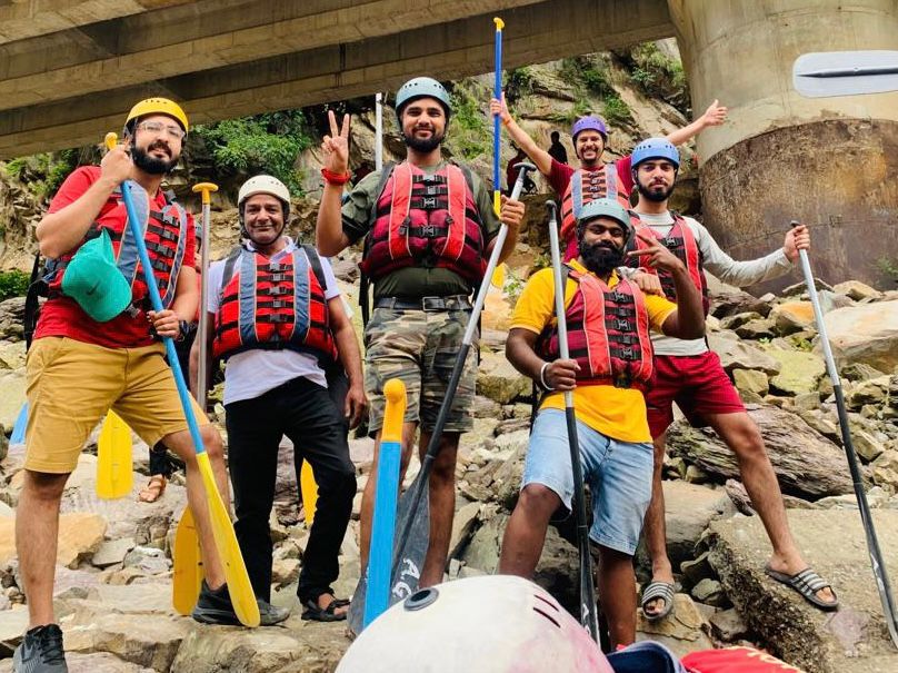 ikargos_com's tweet photo. @ikargos_com .com gears for the festival season with a rejuvenating trip to #Rishikesh. Sometimes it's a rowing race and sometimes it's river rafting, #team @ikargos_com .com creatively explores the best ways to thrive the surrounding turmoil and chaos.
@rekhaatri https://t.co/4DaQIIs4xb