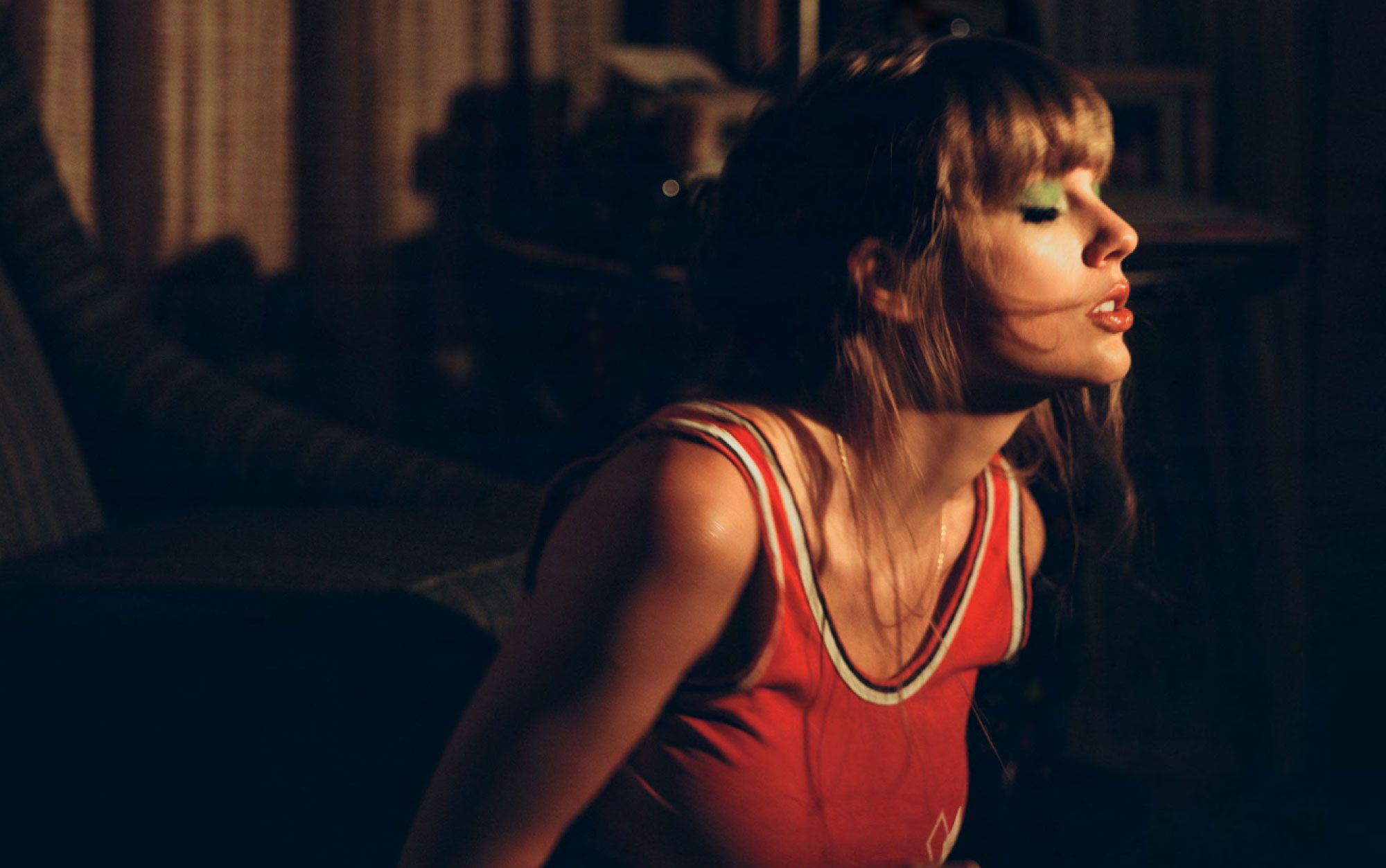 Taylor Swift Facts в X: „Taylor Swift stuns for #Midnights