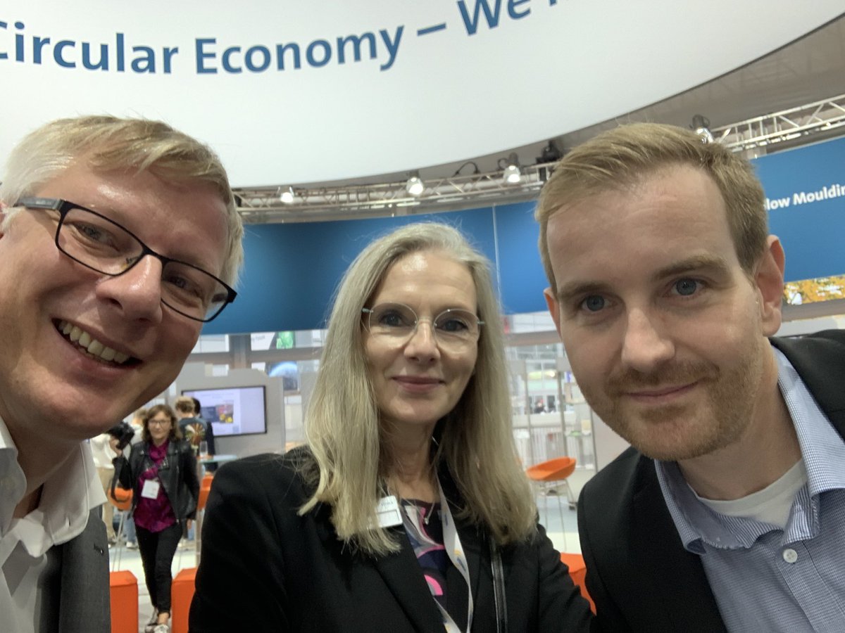 ChristianTemath's tweet photo. Los gehts im #VDMA Dome. #NRWkannKI auf der #KMesse mit Ianus Simulation und BBM Maschinenbau und Vertriebs-GmbH . https://t.co/kmKIclOI3j