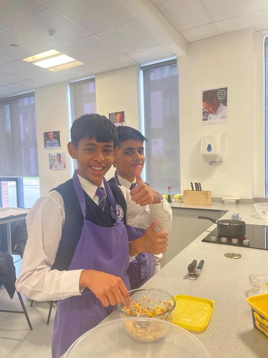 ActToan's tweet photo. The year nine students were ready for a challenge today. They needed to decide what dish they would prepare with the random ingredients on their table. Many were able to figure out what they were making and had a blast while cooking!! 👩‍🍳👨‍🍳💪 https://t.co/wQveQdjhEf