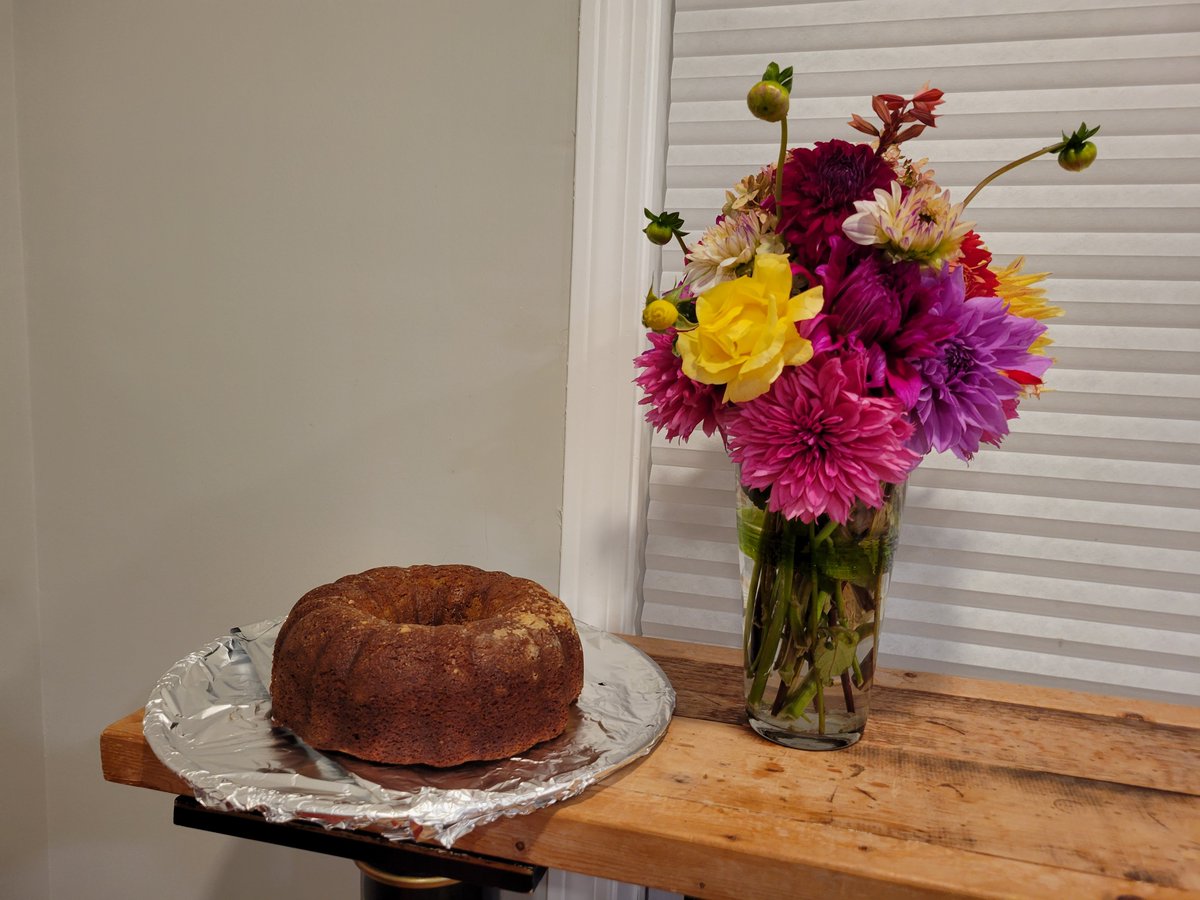 The real test of a skilled baker is if your baked product comes out of the pan without breaking. I literally hold my breath each time. Today I present to you a skilled baker. Behold my homemade pumpkin spice pound cake.